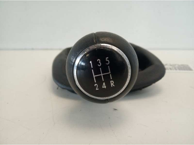 Recambio de guarnecidos palanca cambio para volkswagen passat variant (3b6) edition referencia OEM IAM NVE8685  