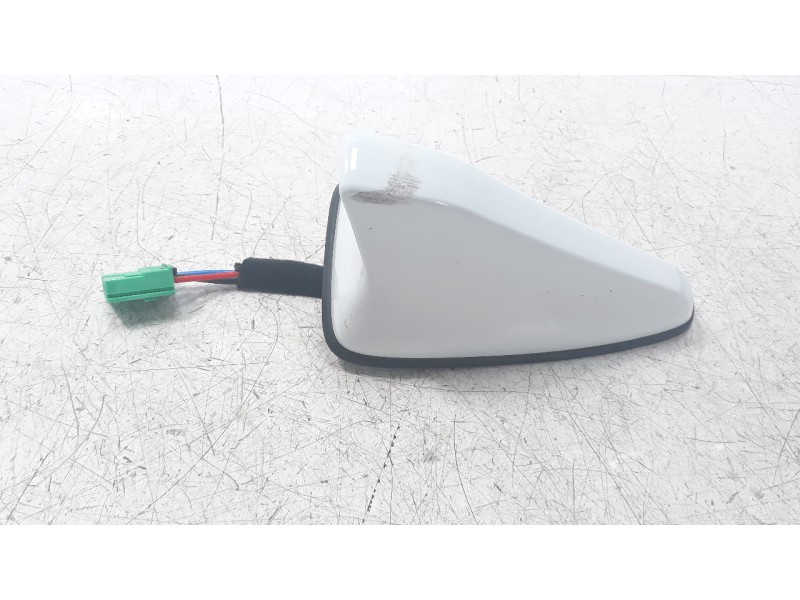 Recambio de antena para kia ceed 1.0 tgdi cat referencia OEM IAM 96210J7700  