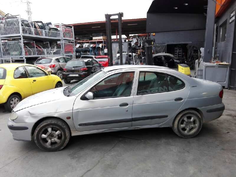 renault megane i classic (la0) del año 2000