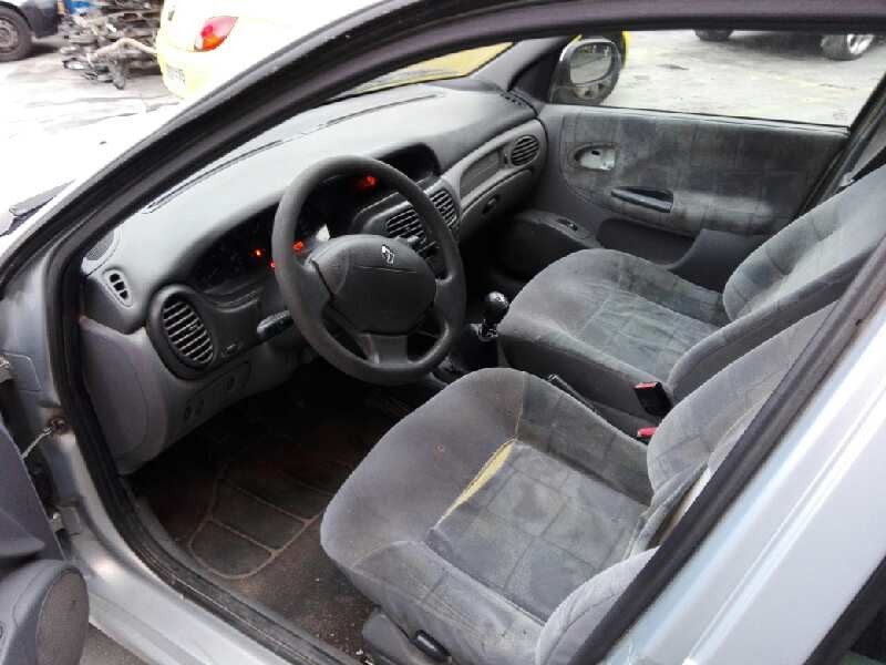 renault megane i classic (la0) del año 2000