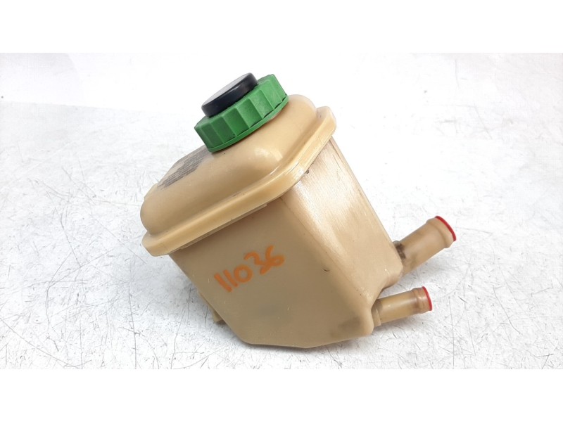 Recambio de deposito servo para porsche cayenne (typ 9pa) turbo s referencia OEM IAM 7L0422371C  