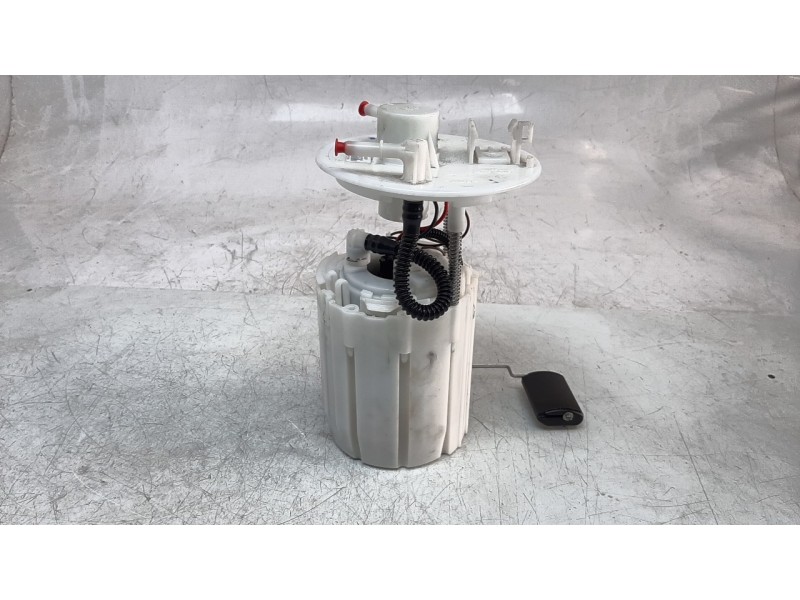 Recambio de bomba combustible para kia stonic (ybcuv) concept referencia OEM IAM 31110H8200  