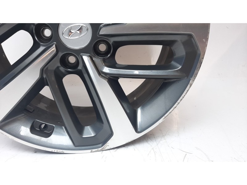Recambio de llanta para hyundai kona referencia OEM IAM 52910J9300 18PULGADAS 