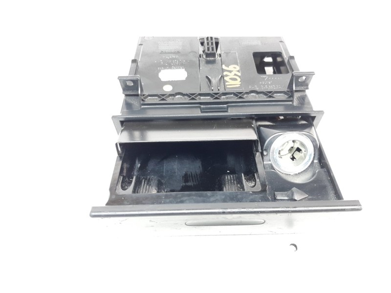 Recambio de cenicero para porsche cayenne (typ 9pa) turbo s referencia OEM IAM 7L5858329A  