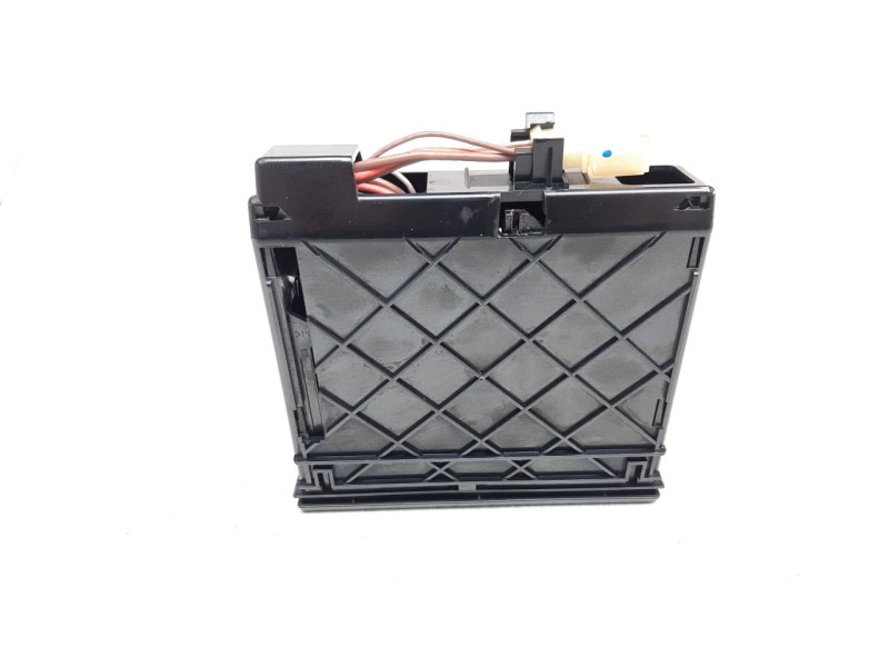 Recambio de cenicero para porsche cayenne (typ 9pa) turbo s referencia OEM IAM 7L5858329A  
