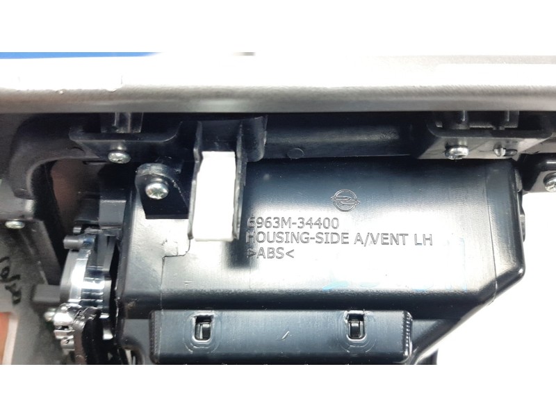 Recambio de rejilla aireadora para ssangyong korando 2.2 td cat referencia OEM IAM 6963M34400  