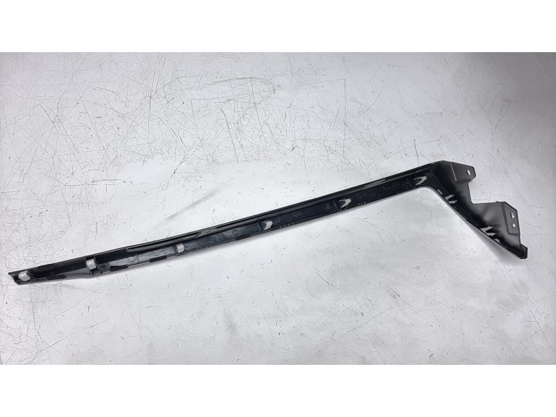 Recambio de moldura para ssangyong korando 2.2 td cat referencia OEM IAM 7663034400  