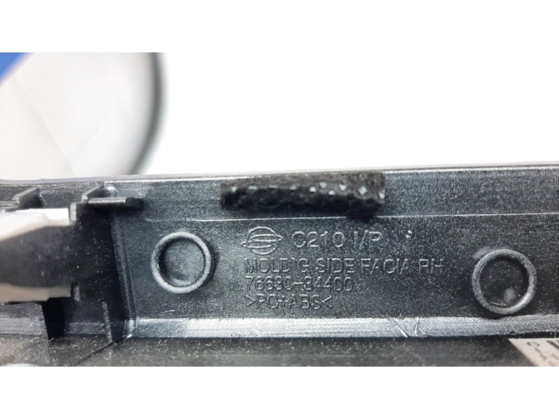 Recambio de moldura para ssangyong korando 2.2 td cat referencia OEM IAM 7663034400  