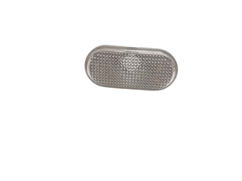 Recambio de piloto lateral izquierdo para dacia duster laureate 4x2 referencia OEM IAM 8200257684  