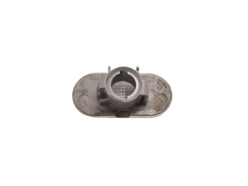 Recambio de piloto lateral izquierdo para dacia duster laureate 4x2 referencia OEM IAM 8200257684  