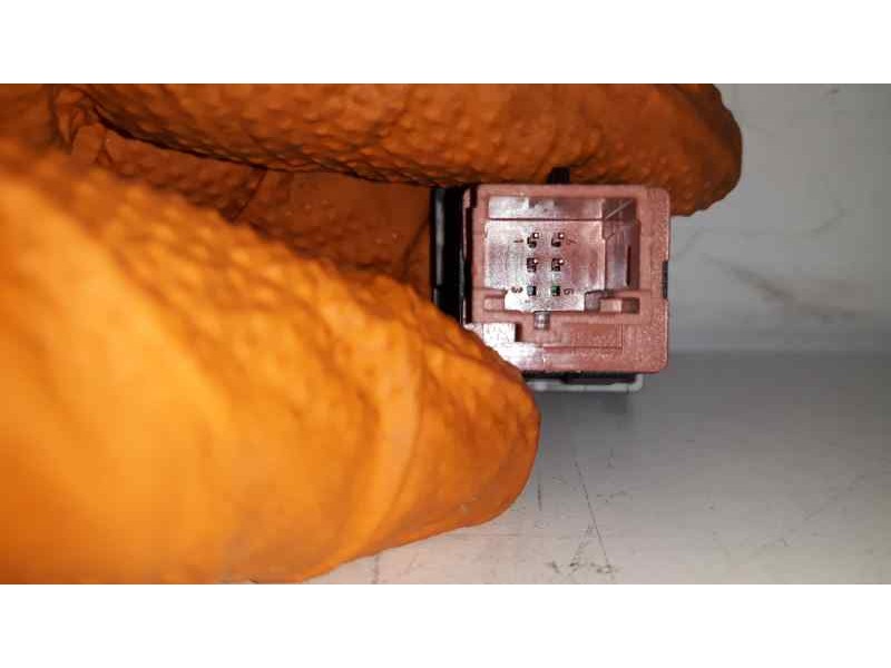 Recambio de interruptor para citroen berlingo cuadro l1 referencia OEM IAM 98024711XT  
