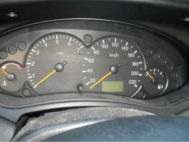 ford focus berlina (cak) del año 2000