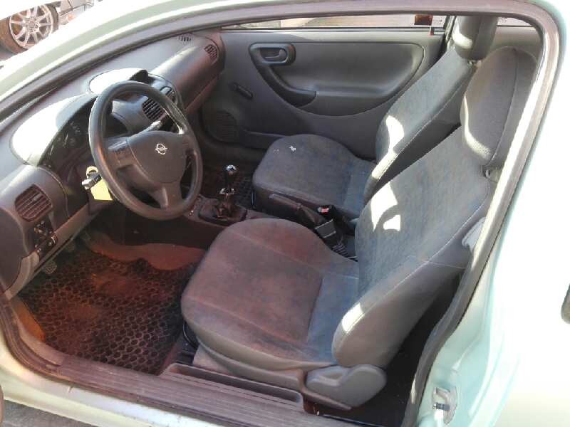 opel corsa c del año 2001