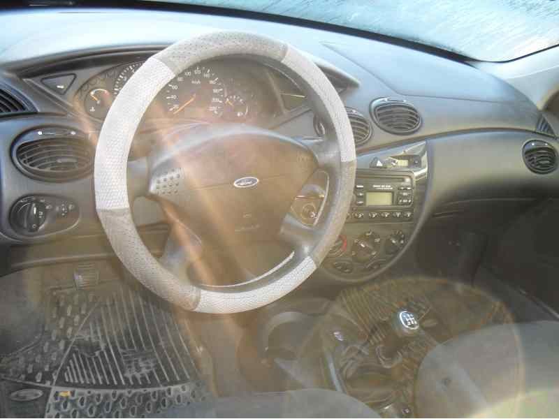 ford focus berlina (cak) del año 2000