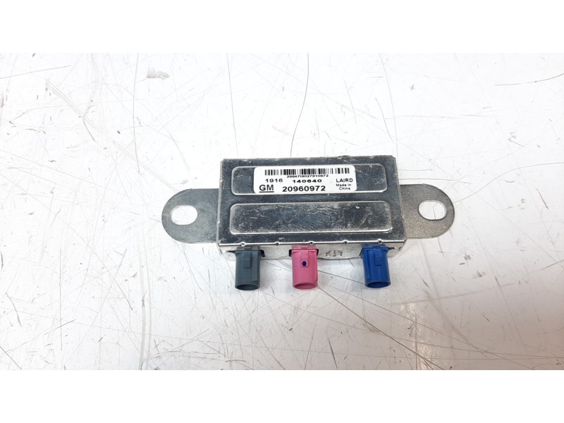 Recambio de antena para opel astra j gtc 1.6 cdti dpf referencia OEM IAM 20960972  