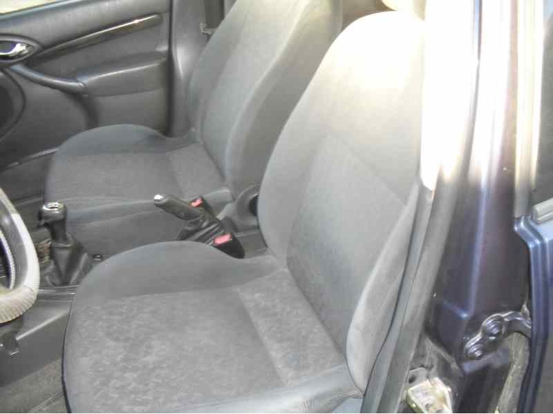 ford focus berlina (cak) del año 2000