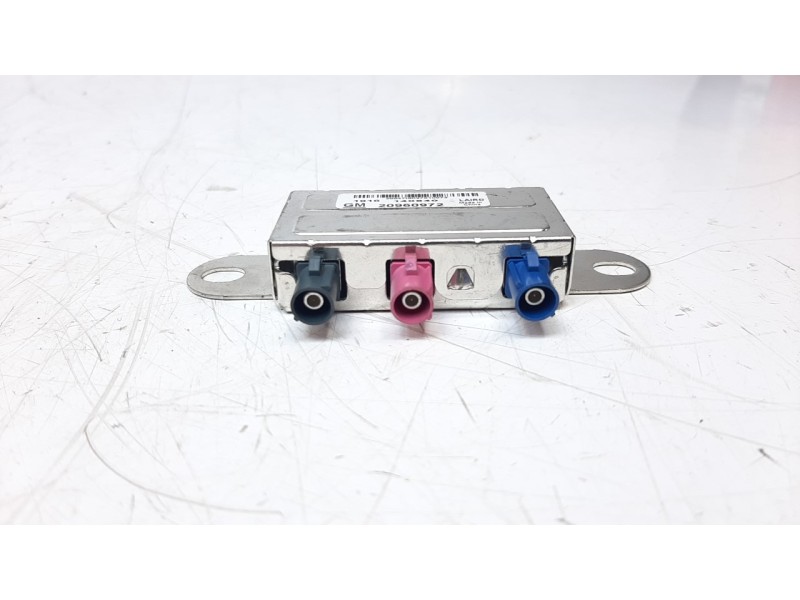 Recambio de antena para opel astra j gtc 1.6 cdti dpf referencia OEM IAM 20960972  