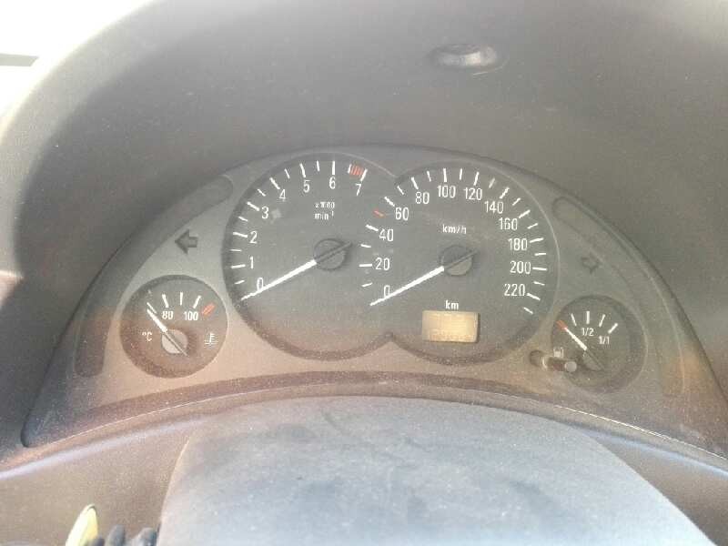 opel corsa c del año 2001