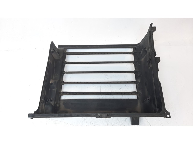 Recambio de calandra delantera de radiador para bmw serie 3 berlina (e46) referencia OEM IAM 157048048  