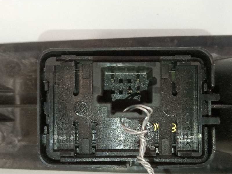 Recambio de mando elevalunas trasero derecho para renault megane iii berlina 5 p dynamique referencia OEM IAM 254010003R REN1458