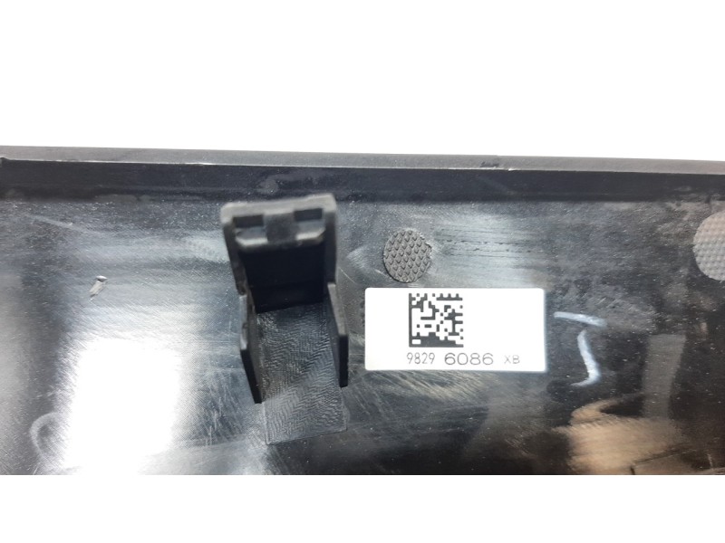 Recambio de moldura para opel corsa f gs referencia OEM IAM 98296086XB  