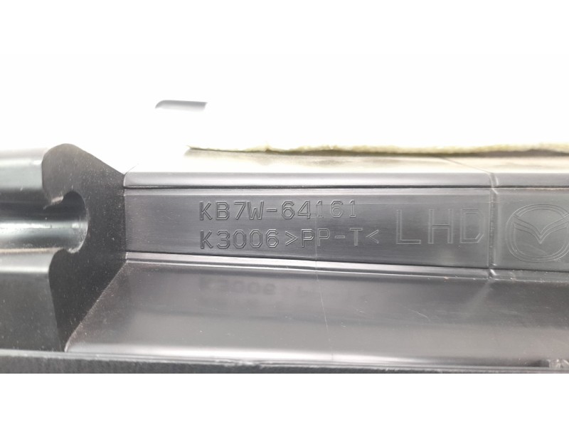 Recambio de guantera para mazda cx-5 2.2 turbodiesel cat referencia OEM IAM KB7W64161  