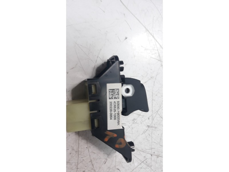 Recambio de mando elevalunas trasero derecho para kia stonic (ybcuv) 1.0 tgdi cat referencia OEM IAM 4D65251000  