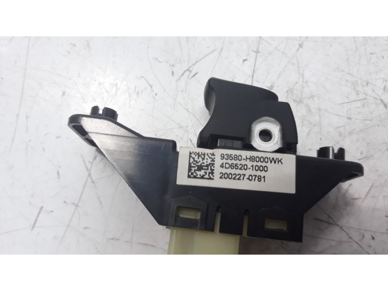 Recambio de mando elevalunas trasero izquierdo para kia stonic (ybcuv) 1.0 tgdi cat referencia OEM IAM 4D65201000  