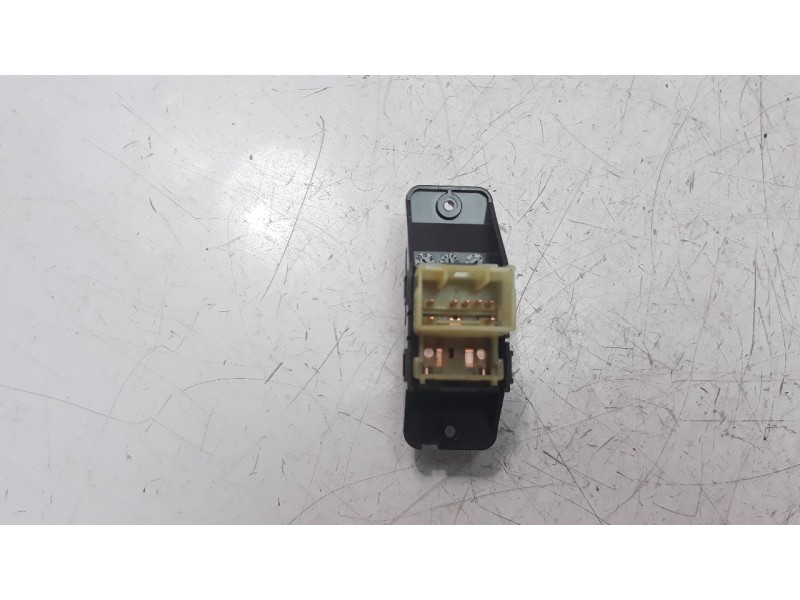 Recambio de mando elevalunas trasero izquierdo para kia stonic (ybcuv) 1.0 tgdi cat referencia OEM IAM 4D65201000  