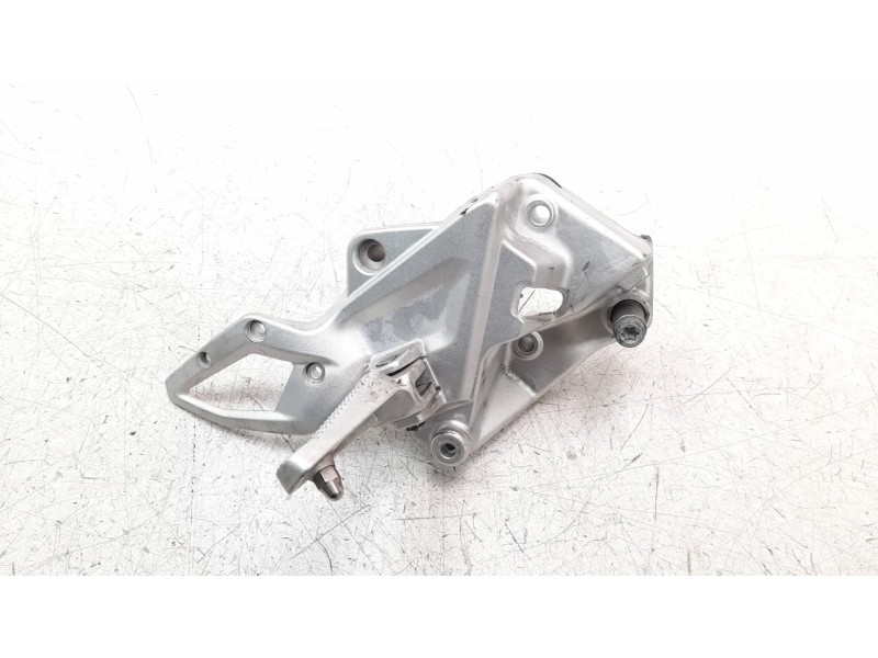 Recambio de estribo para bmw f 800 r f 800 r referencia OEM IAM 46718534960  