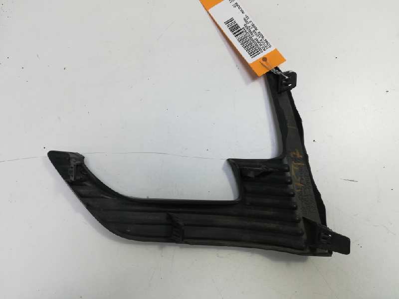 Recambio de molduras traseras para toyota lexus ct 200h referencia OEM IAM 5256676020  