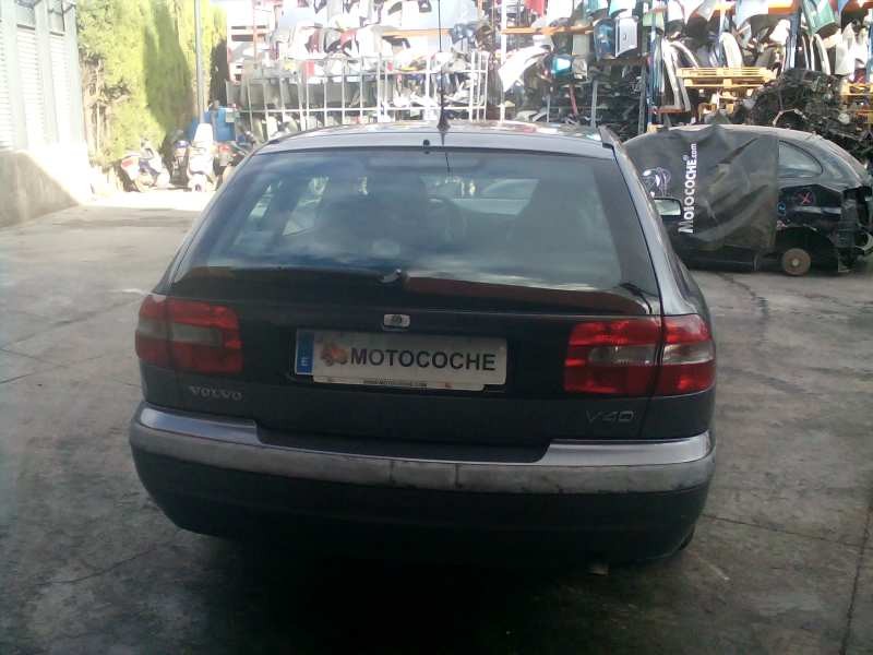 volvo v40 familiar del año 2002