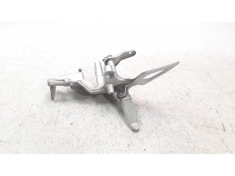 Recambio de estribo para bmw f 800 r f 800 r referencia OEM IAM 46718534959  