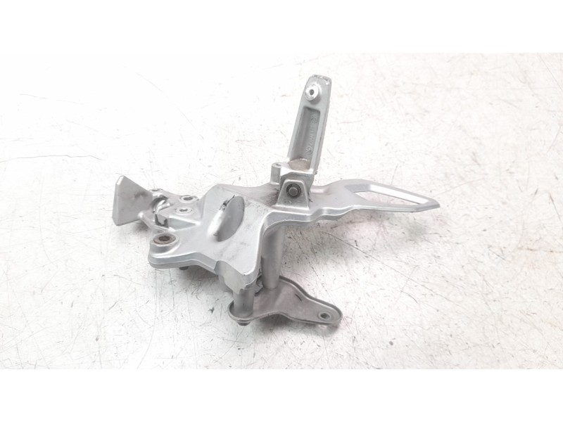 Recambio de estribo para bmw f 800 r f 800 r referencia OEM IAM 46718534959  