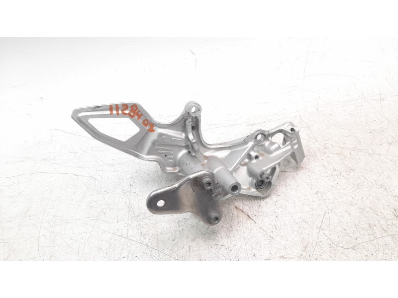 Recambio de estribo para bmw f 800 r f 800 r referencia OEM IAM 46718534959  