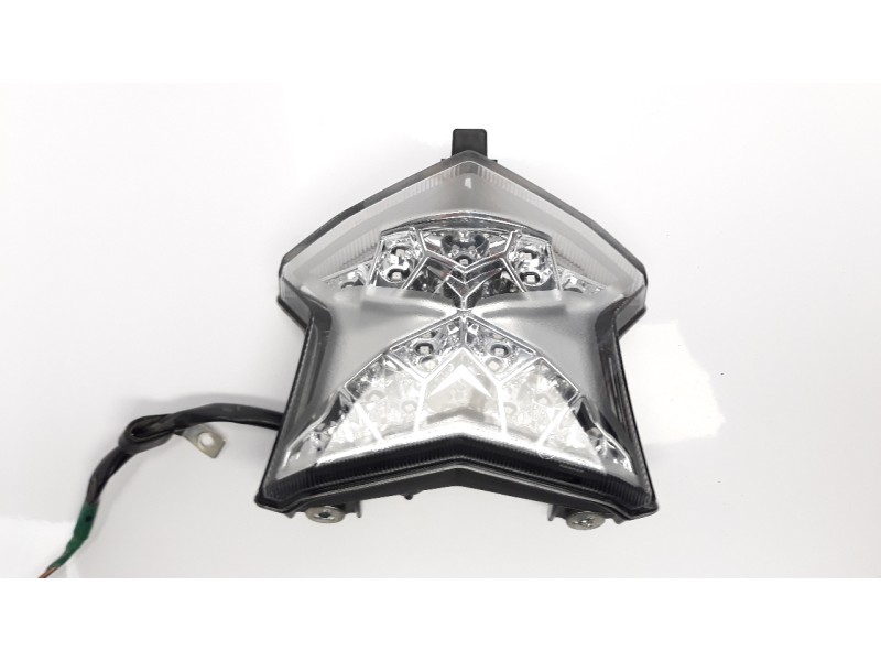 Recambio de piloto trasero central para kawasaki z 900 z 900 performance referencia OEM IAM 230250361 40509 