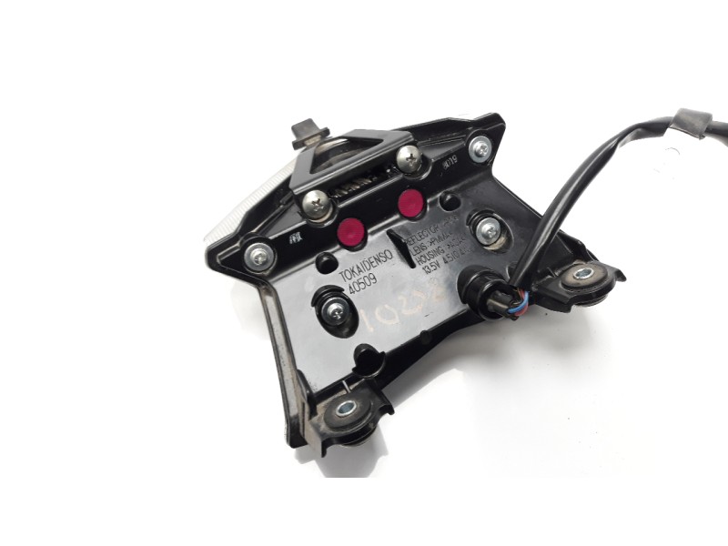 Recambio de piloto trasero central para kawasaki z 900 z 900 performance referencia OEM IAM 230250361 40509 
