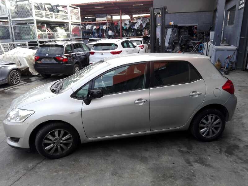 toyota auris del año 2008