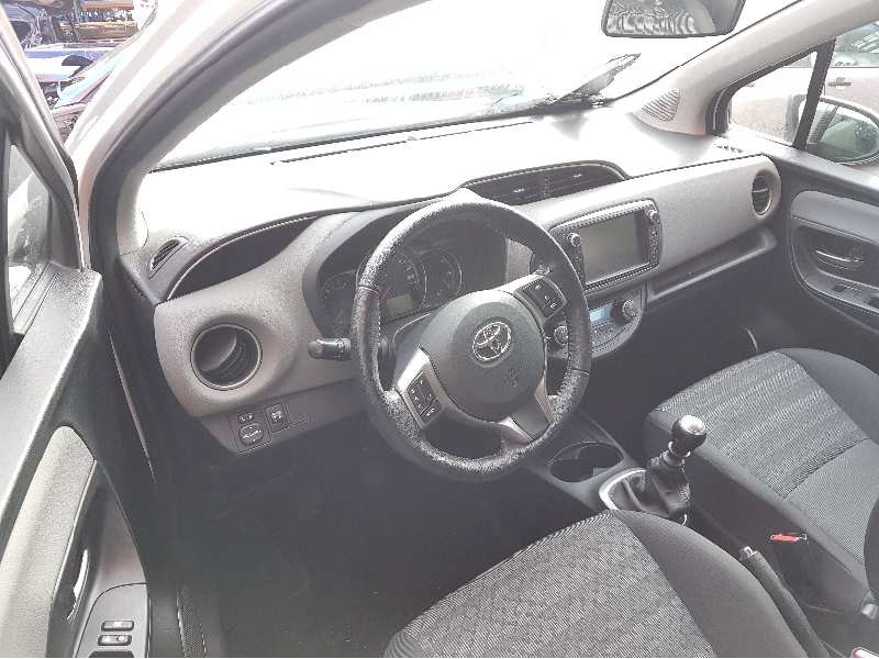 toyota yaris del año 2016