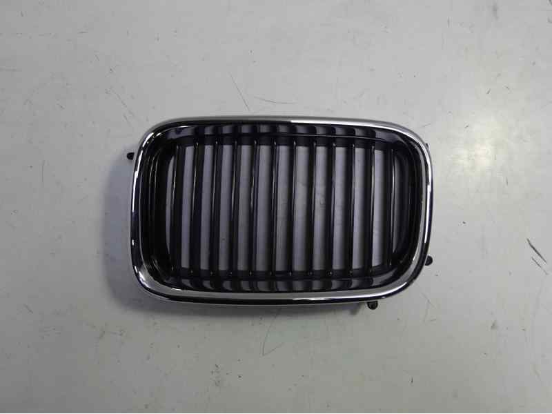 Recambio de rejilla delantera para bmw serie 3 berlina (e36) referencia OEM IAM 51138122237 107060205 BM0142114