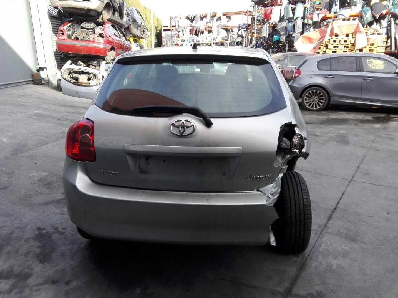 toyota auris del año 2008