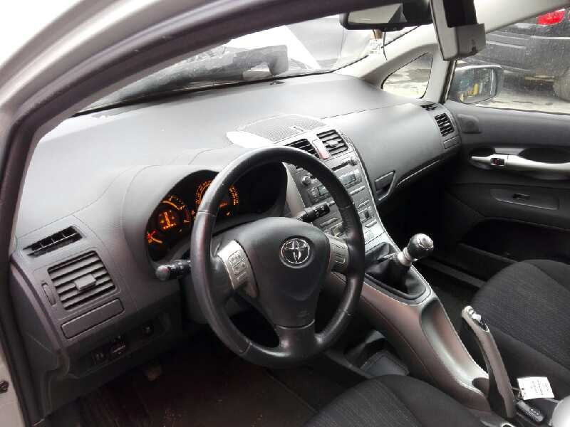 toyota auris del año 2008