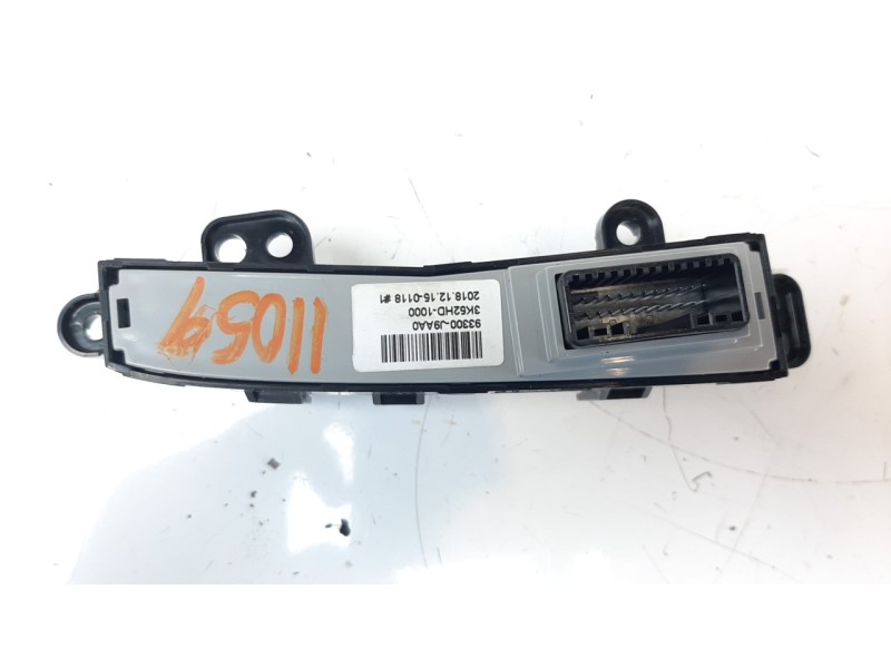 Recambio de interruptor para hyundai kona 1.0 tgdi cat referencia OEM IAM 93300J9AA0  