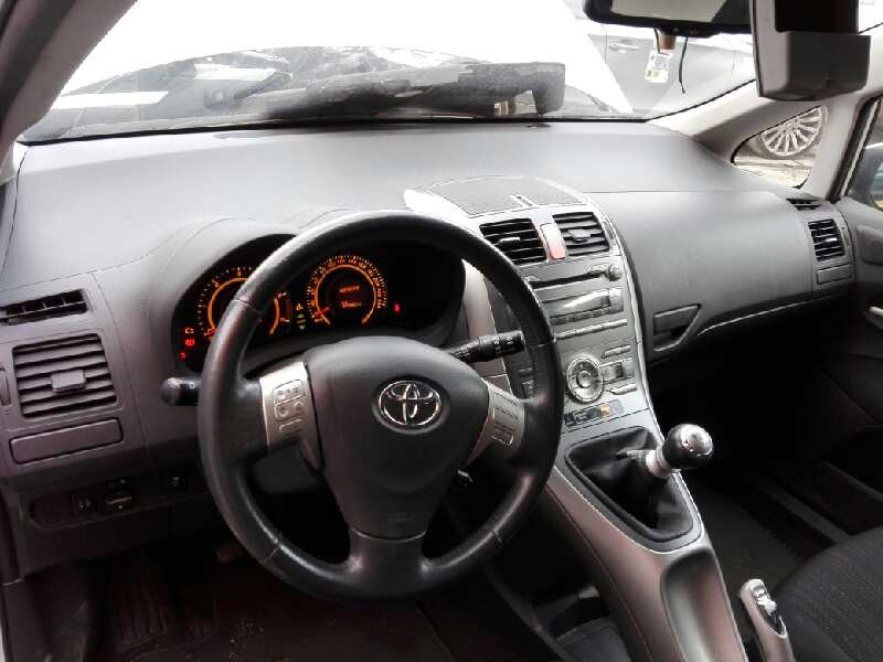 toyota auris del año 2008