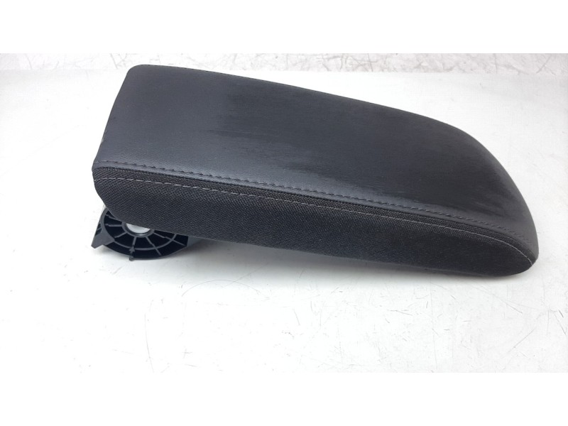 Recambio de apoyabrazos central para peugeot 2008 (p1) 1.2 puretech referencia OEM IAM 98257277ZD  