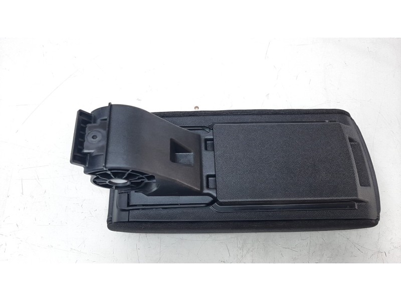 Recambio de apoyabrazos central para peugeot 2008 (p1) 1.2 puretech referencia OEM IAM 98257277ZD  