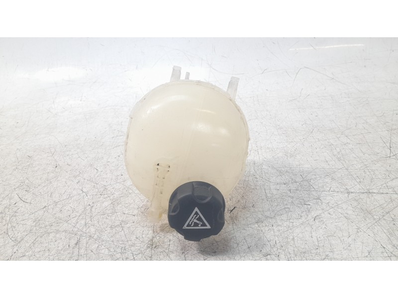 Recambio de deposito expansion para opel corsa f gs referencia OEM IAM 9824198680  