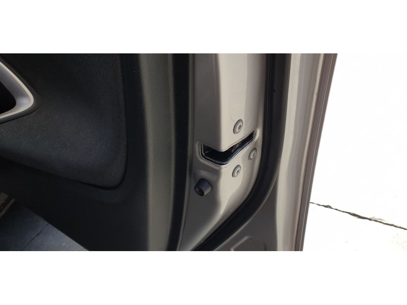 Recambio de cerradura puerta delantera derecha para toyota yaris cross hybrid fwd style referencia OEM IAM 69030K0040  