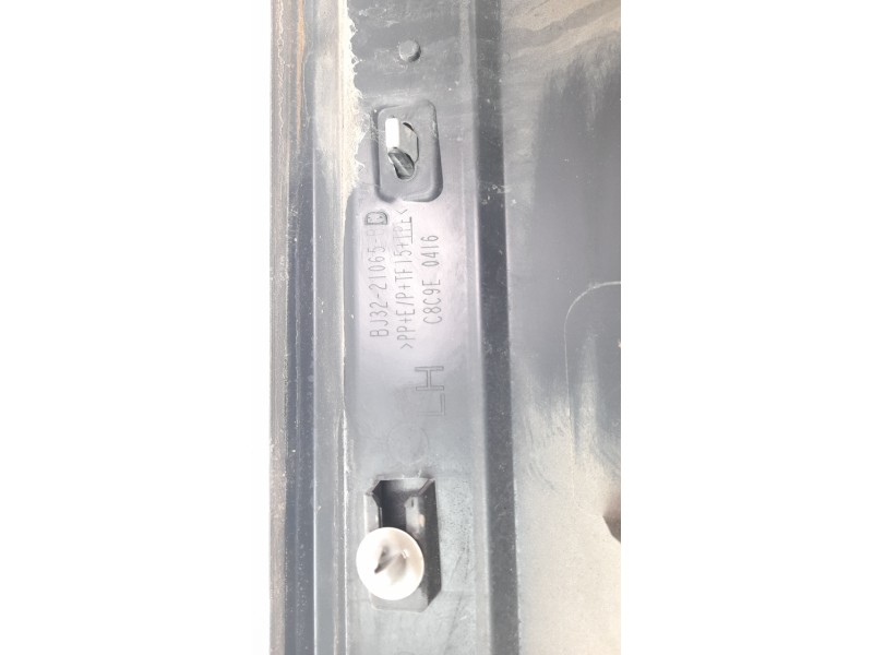 Recambio de moldura para land rover evoque 2.2 sd4 cat referencia OEM IAM BJ3221065BD  