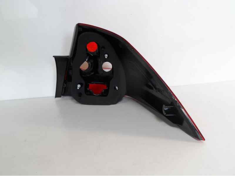 Recambio de piloto trasero izquierdo para renault megane ii classic berlina referencia OEM IAM 2211228 103F19381771 RN4204164